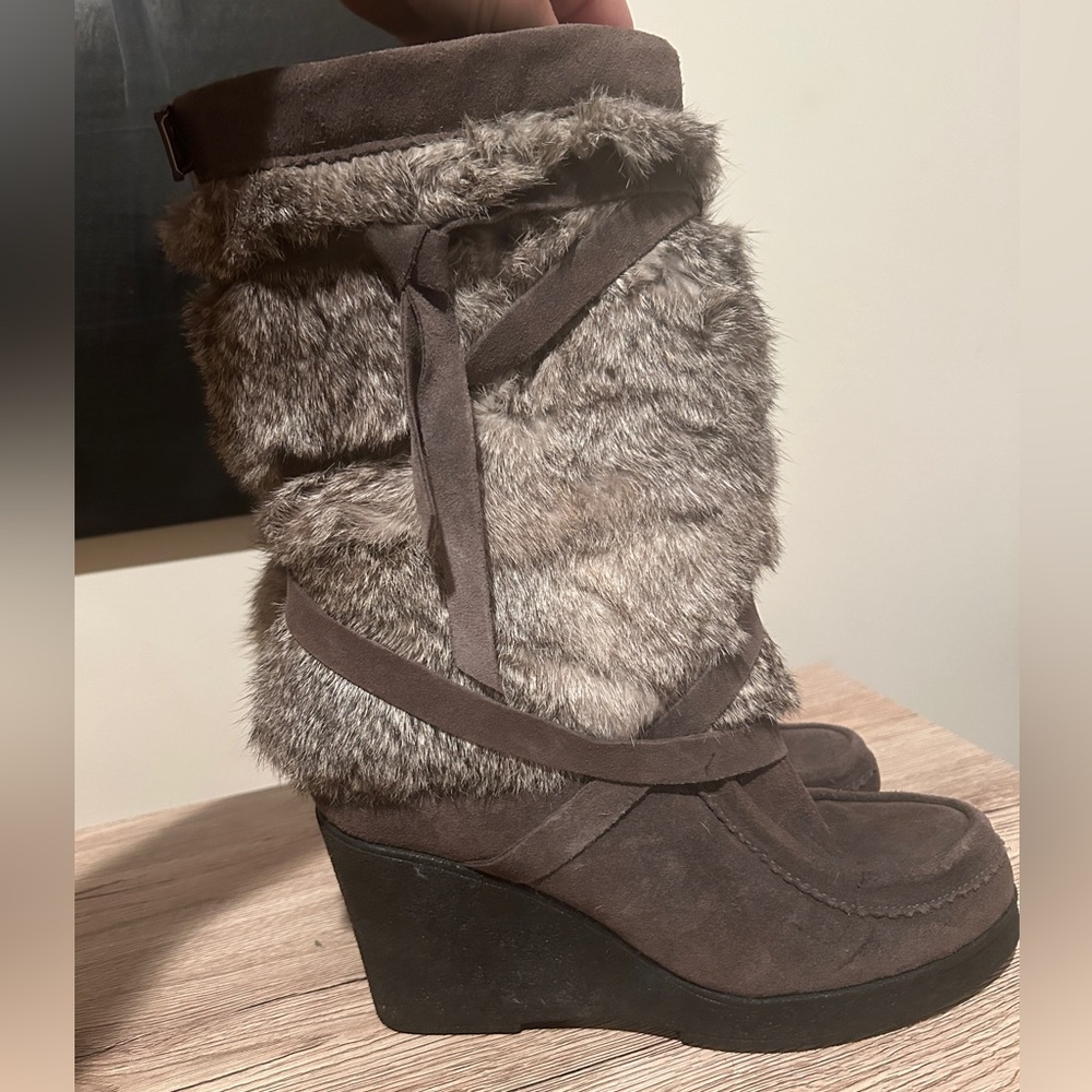 Like new Muk’s London real fur boots